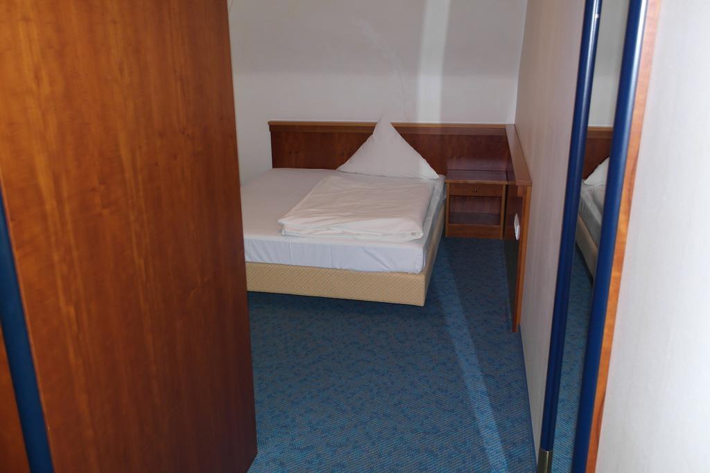 Hotel Jahnhaus Langenfeld  Room photo
